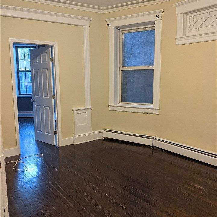 2nd image of 82 Bostwick Ave APT 1L