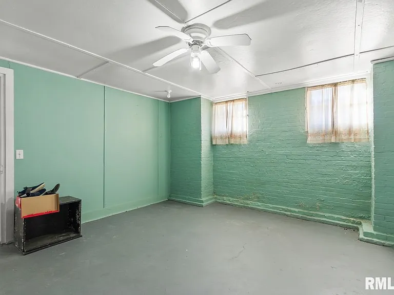 1816 W Callender Ave — Photo 25