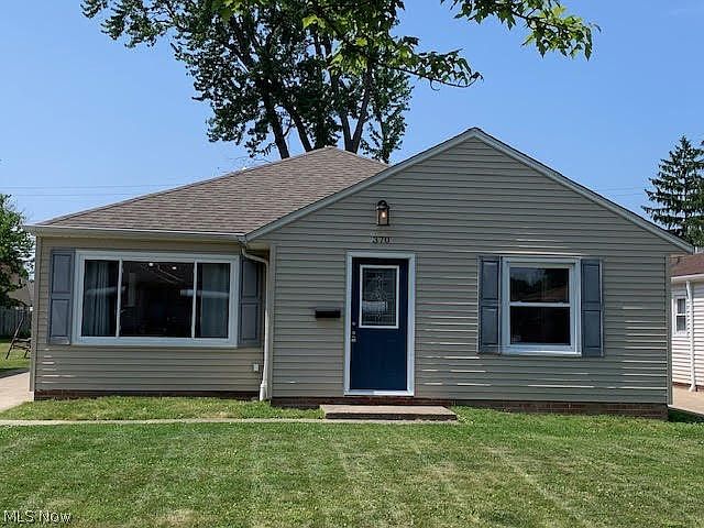1st image of 370 E 309th St