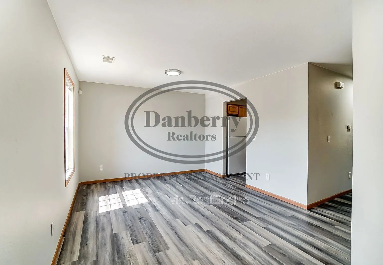 6 bed, 3.5 bath, 2500 sqft, $2,700 — Photo 3