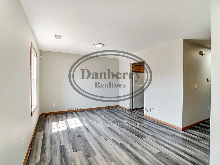 1117 N Byrne Rd — Photo 3