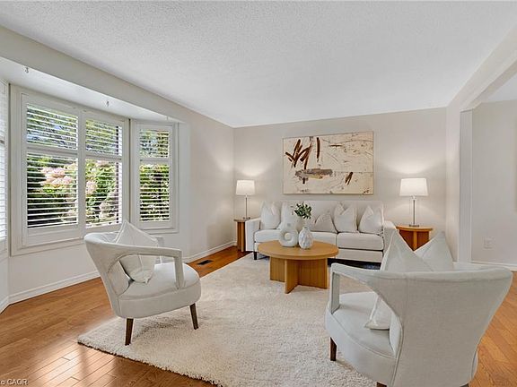 4th image of 7 Underhill Cres