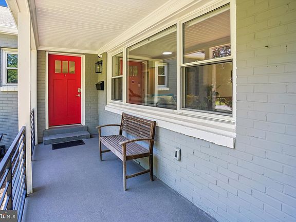 2nd image of 2910 Cleave Dr
