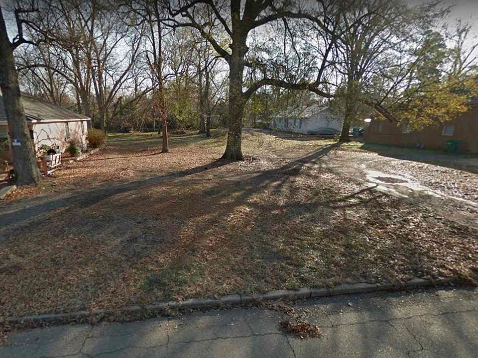 2nd image of 1906 Wood St