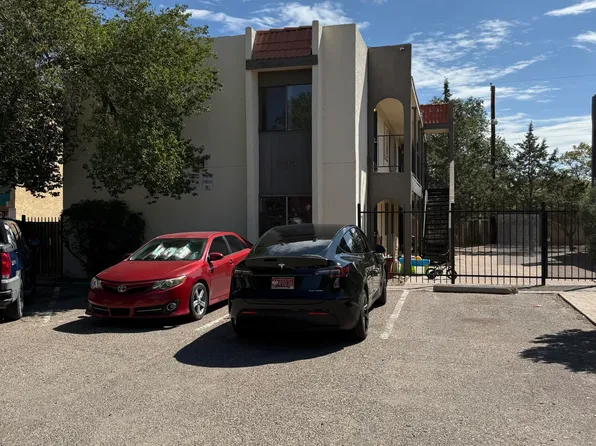 532 Palomas Dr SE, Albuquerque, NM 87108