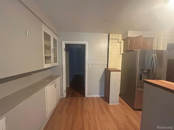 4th image of 19444 Monica St