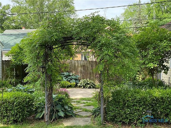 4th image of 2223 Middlesex Dr