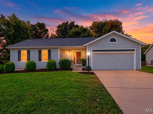 120 Oak Valley Dr, Saint Peters, MO 63376