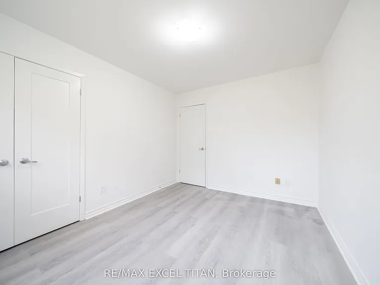 1285 White Oaks Blvd — Photo 3