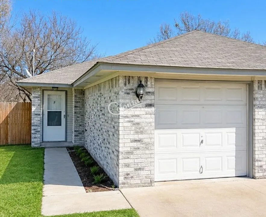 1004 W Avenue B #2