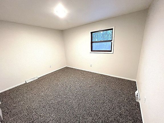 5th image of 2074 Andrew St SE