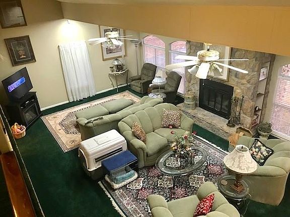 3rd image of 221 Cortez Dr