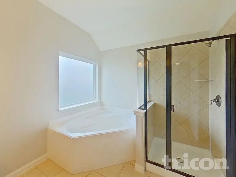 1477 Treeta Trl — Photo 9