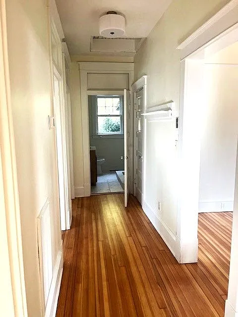 3 bed, 1.0 bath, 1174 sqft, $2,500 — Photo 4