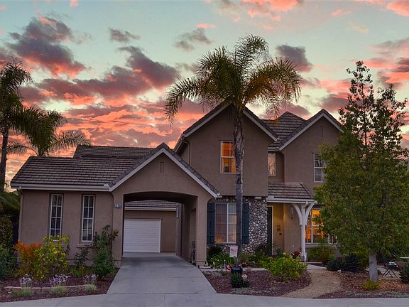 2nd image of 328 Crownview Ct
