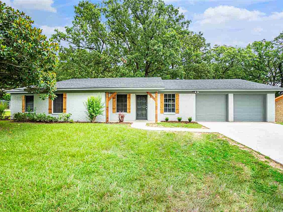 1st image of 2704 Fleetwood Dr