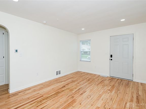 4th image of 736 Westwood Ave