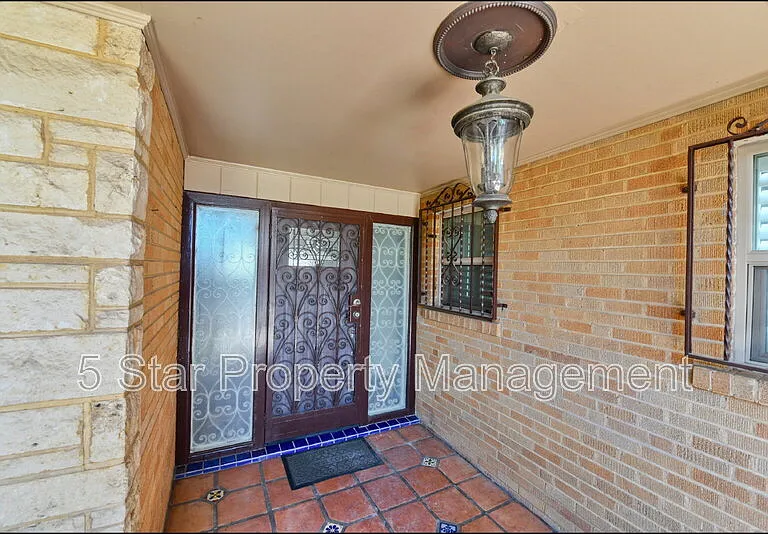 3030 Aurora Ave — Photo 8