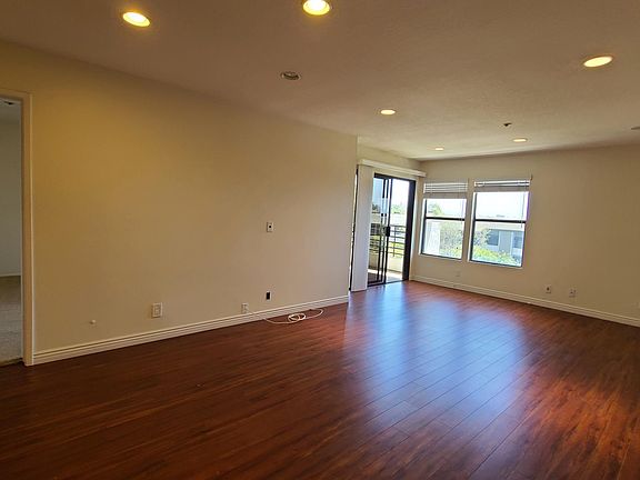 5th image of 260 Cagney Ln APT 211