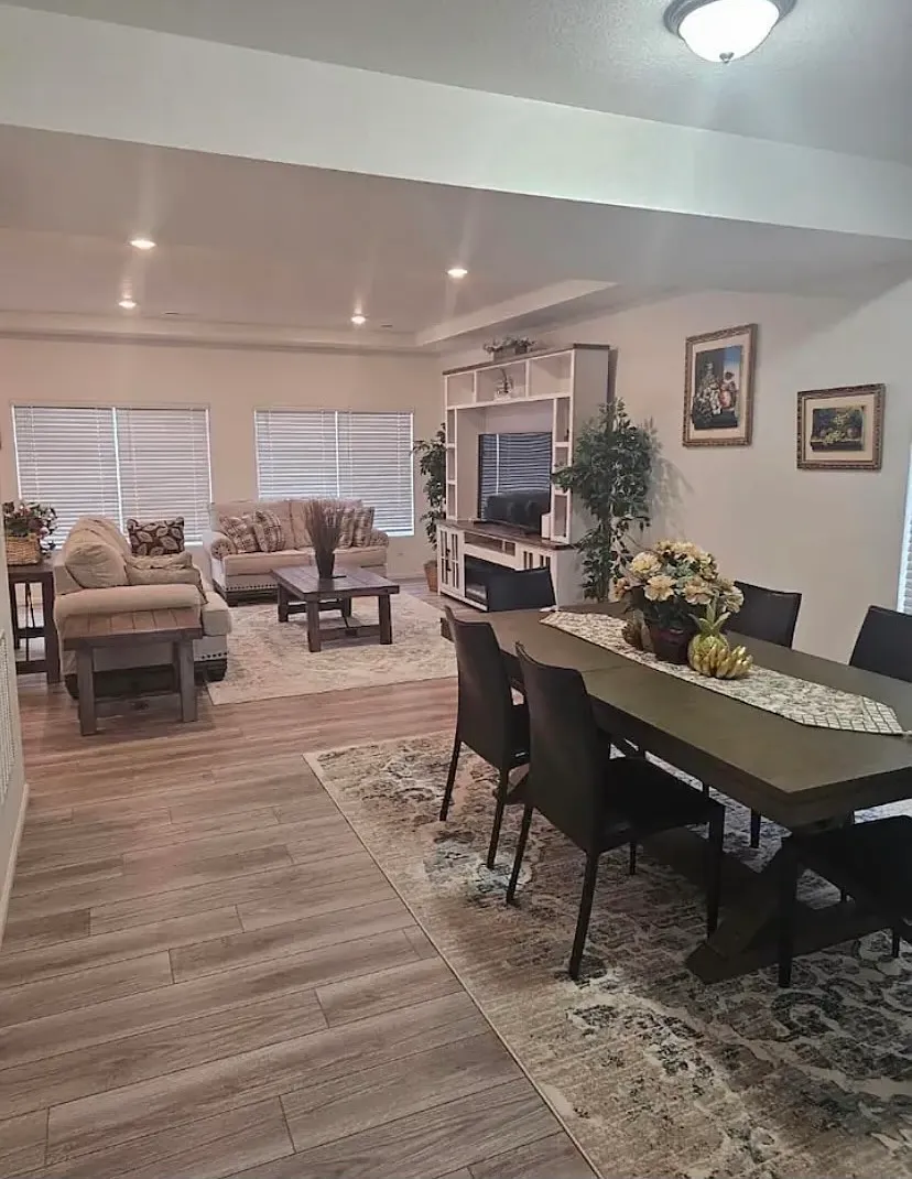 3 bed, 2380 sqft, $3,450 — Photo 4
