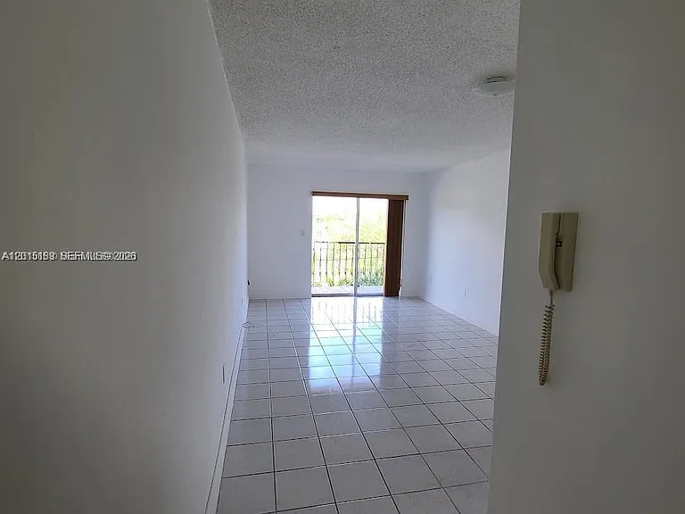 2500 SW 6th St #303 — Photo 10