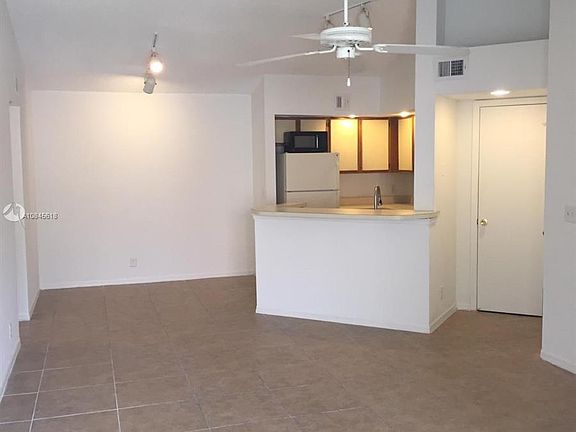 4th image of 3320 Pinewalk Dr N APT 1721