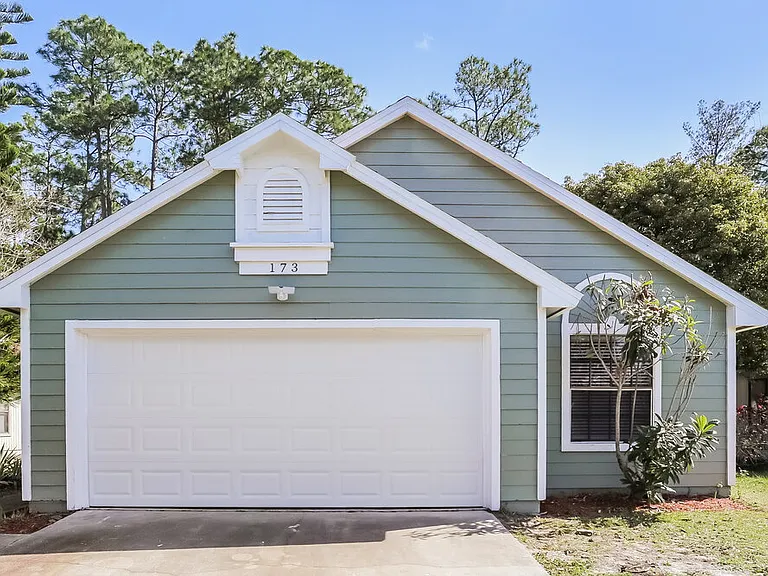 173 Lakeside Cir — Photo 1