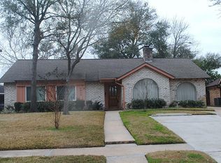 6035 Greenmont Dr, Houston, TX 77092