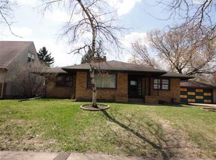 1521 Western Ave N, Saint Paul, MN 55117