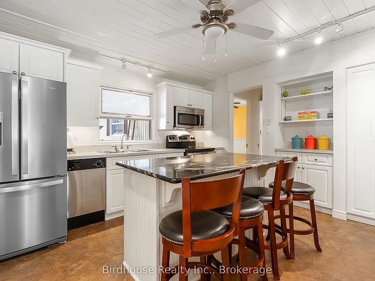 99 Riverside Dr — Photo 23