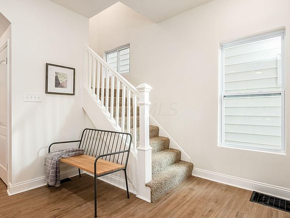 5th image of 130 Dana Ave