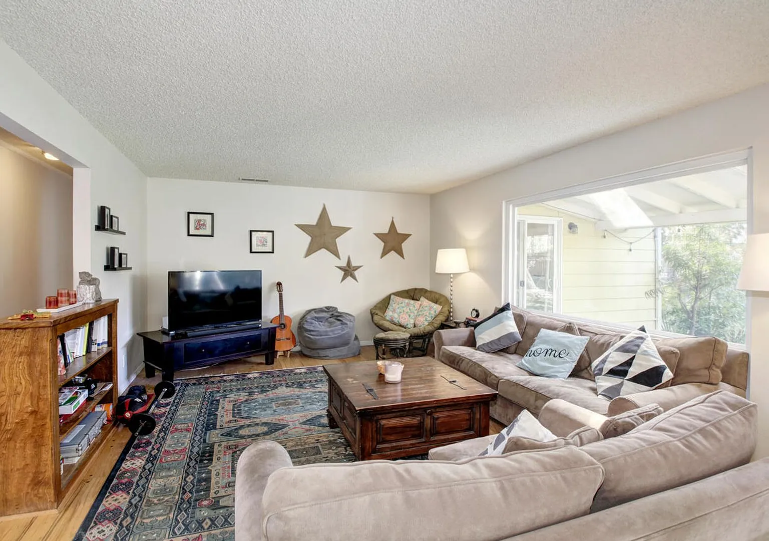 Great Central Davis 3 bedroom 2 bath home — Photo 3