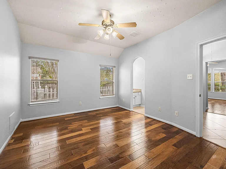 802 Floriencia St — Photo 27
