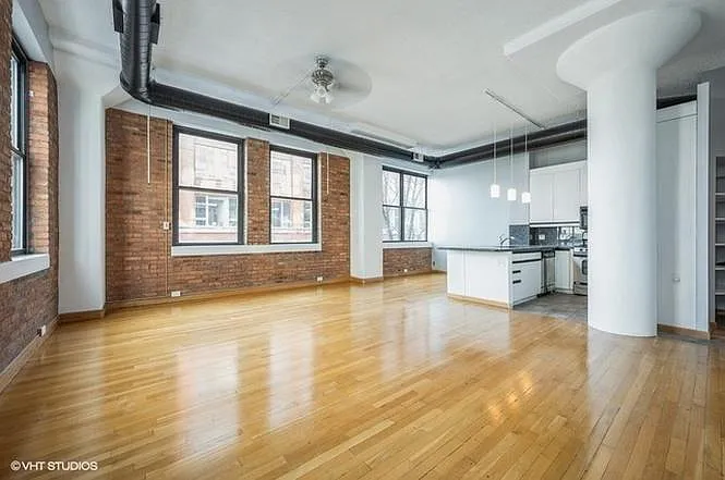 Building Photo - 812 W Van Buren St #2A