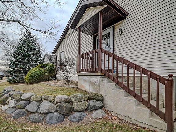 4th image of 122 White Tail Dr