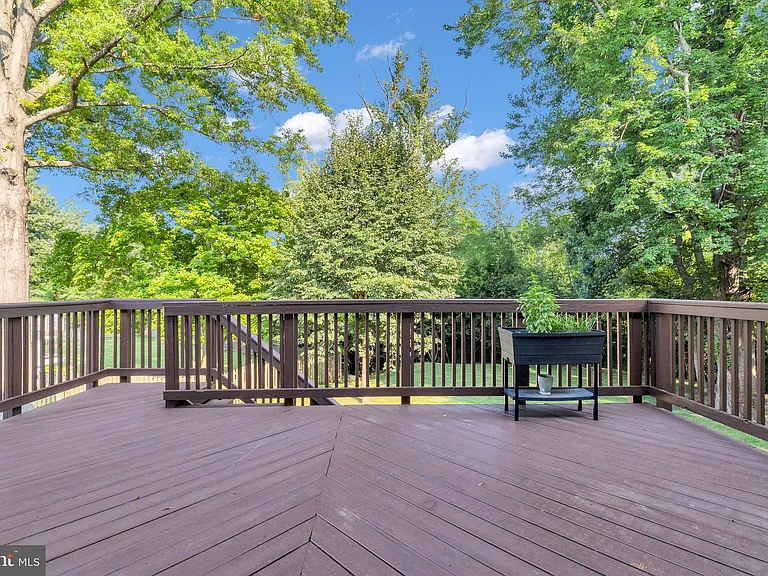 7205 Van Ness Ct — Photo 40