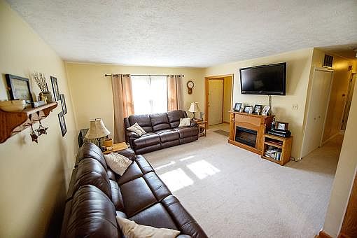 4th image of 6535 N Maple Ct