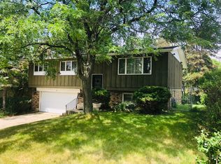 9 E Oak St, Lake In The Hills, IL 60156