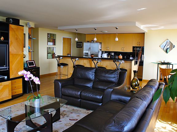 4th image of 2650 N Lakeview Ave APT 1210
