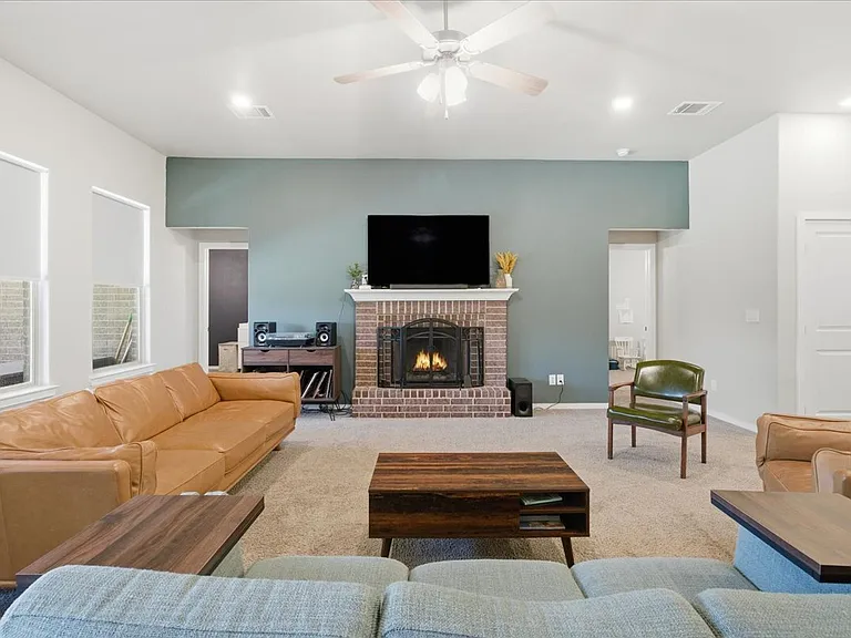 9807 Virginia Ave — Photo 6