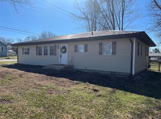 276 Fairfax Dr, Lebanon, MO 65536