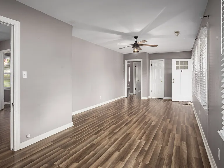 4126 Eastwood Dr — Photo 3