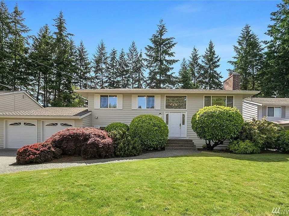 203 145th Ave NE