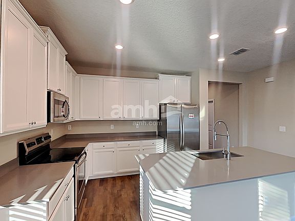 3rd image of 112 Edge Park Trl
