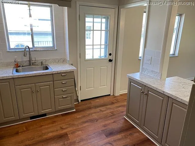 903 Roselawn Dr — Photo 8