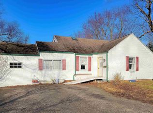 1013 N State Rd, Flora, IL 62839