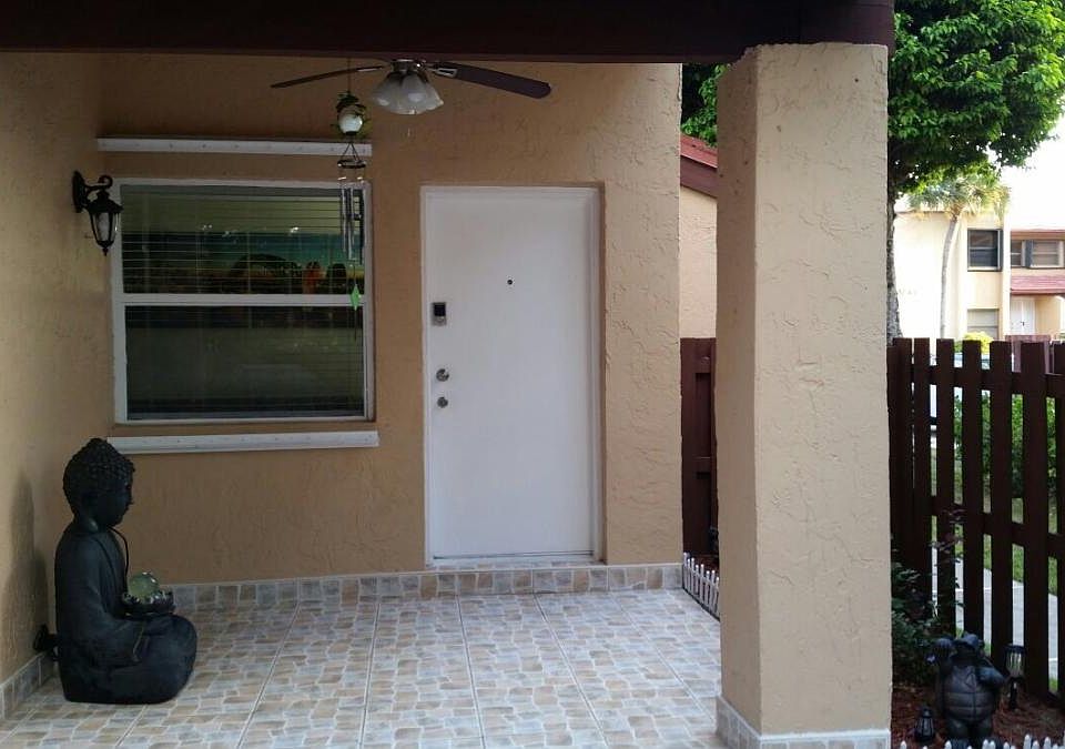 1st image of 261 W Park Dr APT 101
