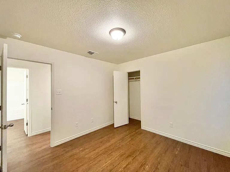 901 Lasso Dr — Photo 22