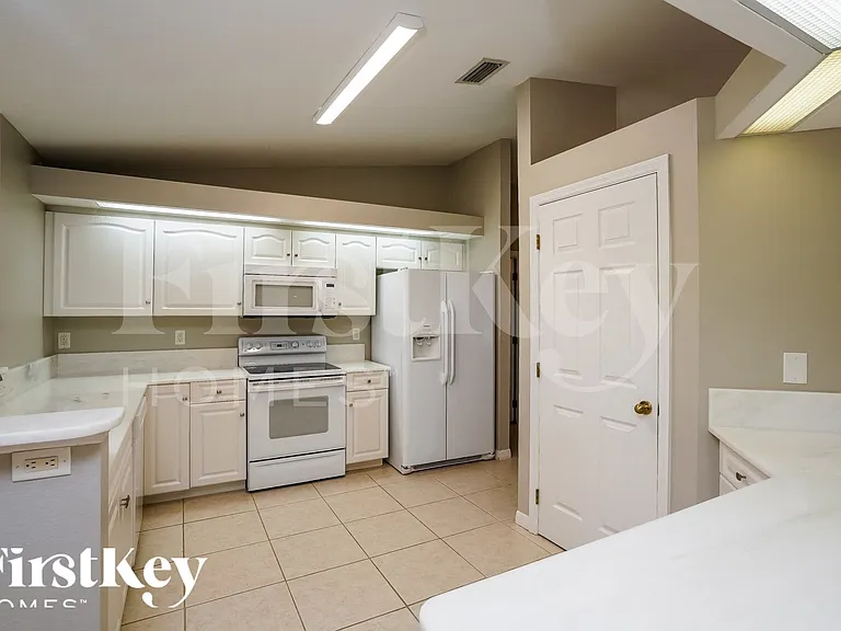 2912 SW 2nd Ave — Photo 6