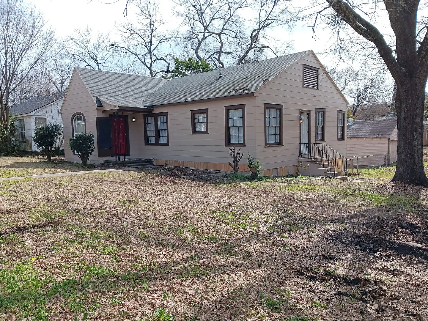 103 E. Robinson Pl — Photo 2